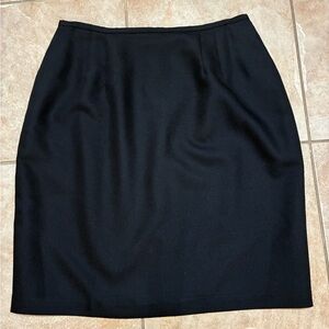 Straight black skirt. Classic. Size 14. Riggs NY.